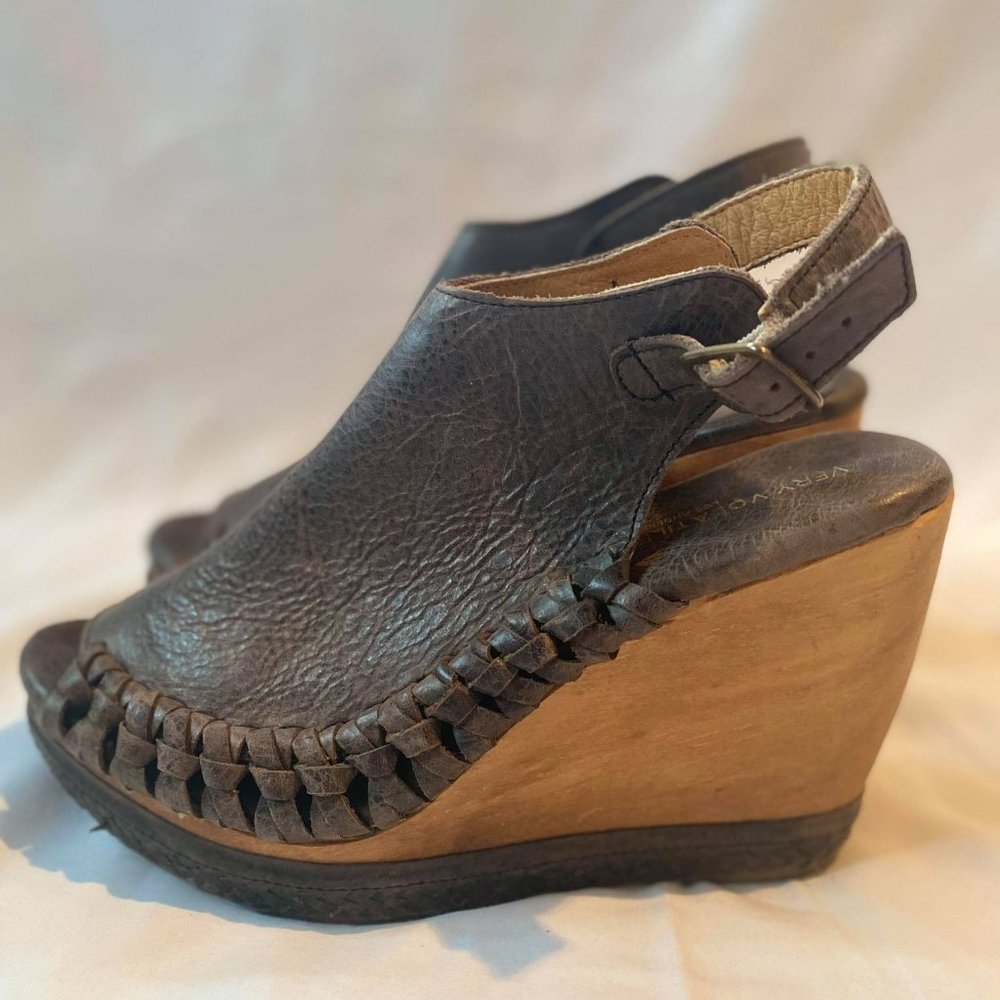 Very Volatile tarter wedge sandal size 10
